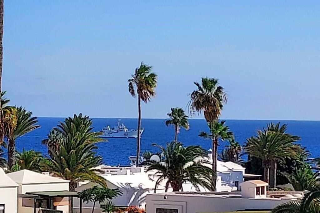 Luxury Ocean View Playa Roca Apartment Costa Teguise Luaran gambar